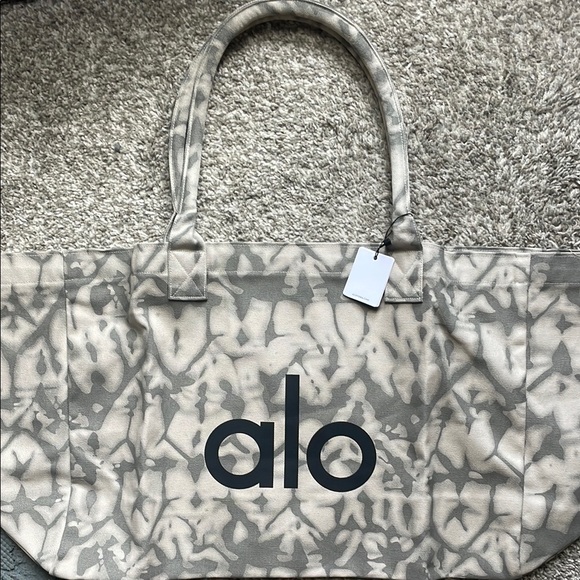 ALO Yoga Gray Camouflage Tote - Picture 1 of 4